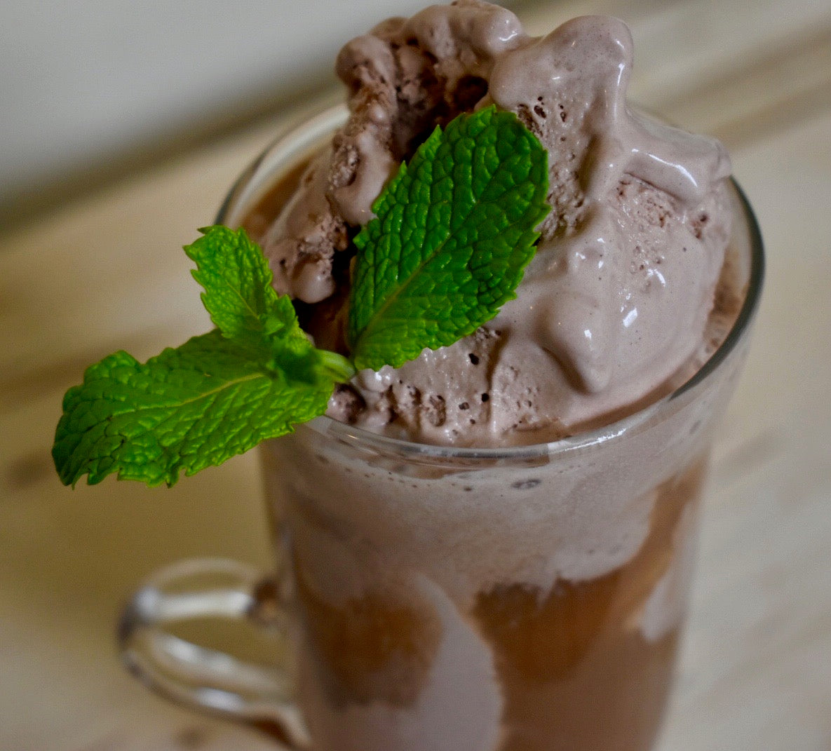 Schokoladengrüner Chai-Float 